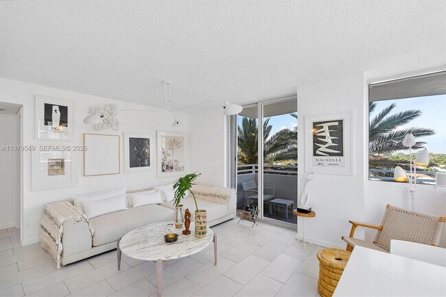 Foto del edificio - 8911 Collins Ave