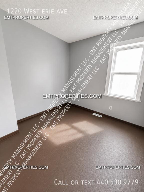 Building Photo - 1220 W Erie Ave