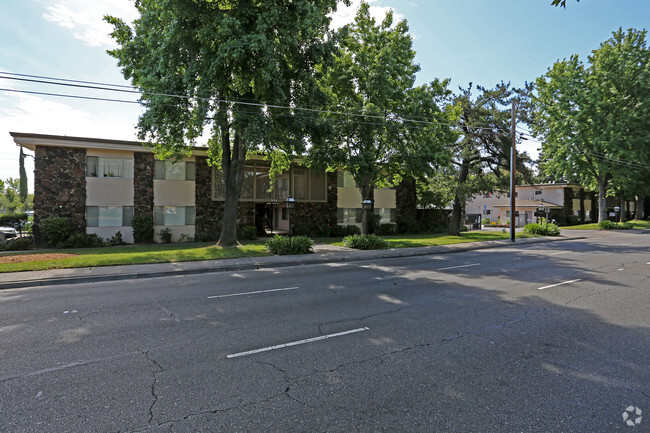 Building Photo - Howe Manor Apartments