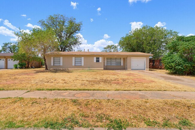 Building Photo - 618 S La Salle Dr