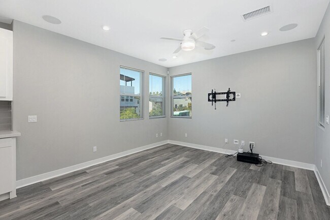 Foto del edificio - Stunning & Spacious - 3BD/2.5BA Townhome - Resort Style Living! Smart Home! Roof Deck w/ Expansiv...