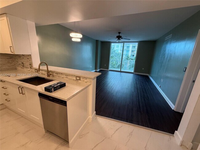 Foto del edificio - 1745 E Hallandale Beach Blvd