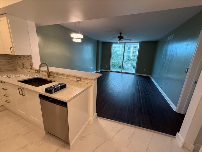 Building Photo - 1745 E Hallandale Beach Blvd