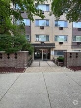 Building Photo - 6619 N Sheridan Rd