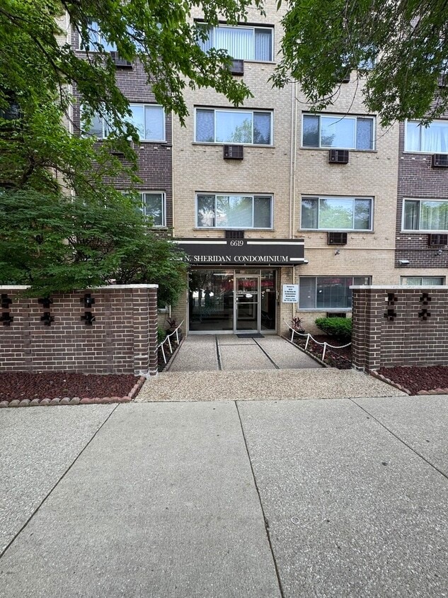 Primary Photo - 6619 N Sheridan Rd