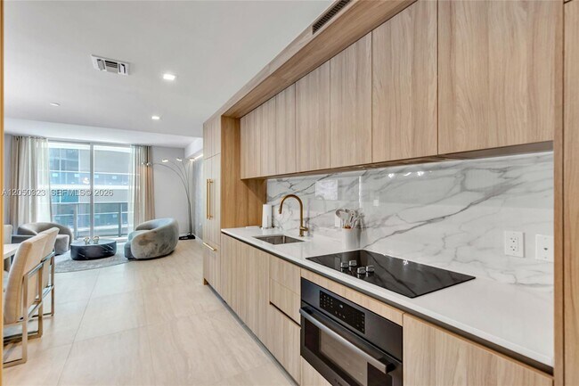Foto del edificio - 77 SE 5th St