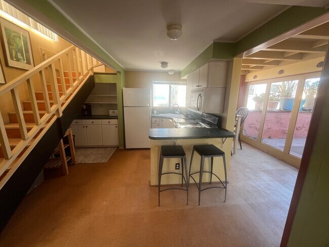 Cocina y desayunador - 2do piso - 715 Balboa Ct