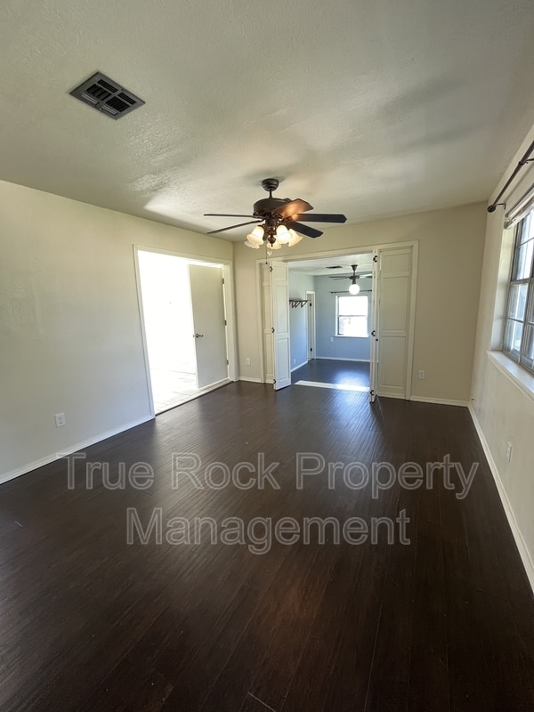 Foto del edificio - 808 N Wolfe Ln
