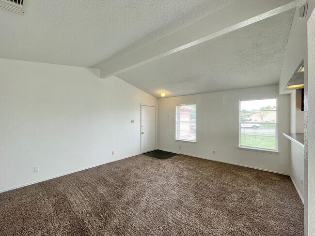 Foto del edificio - 2210 Shoemaker Dr