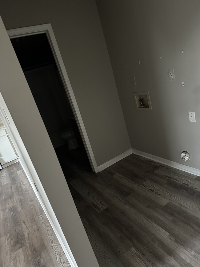 Building Photo - 250 Ivie Ln