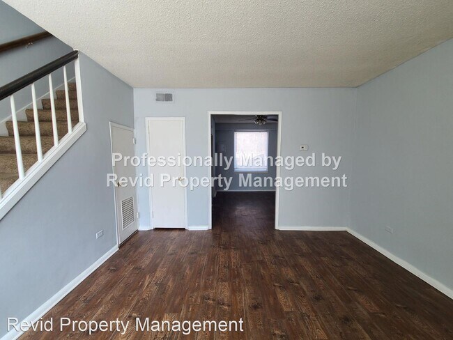 Building Photo - 2 br, 1 bath House - 585 East Parkway # 11