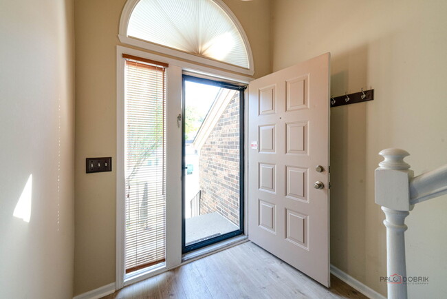 Foto del edificio - 305 Satinwood Terrace