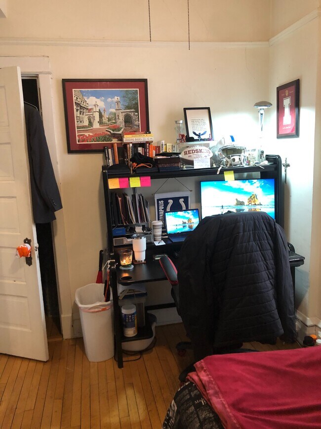 Building Photo - 1958 W Waveland Ave