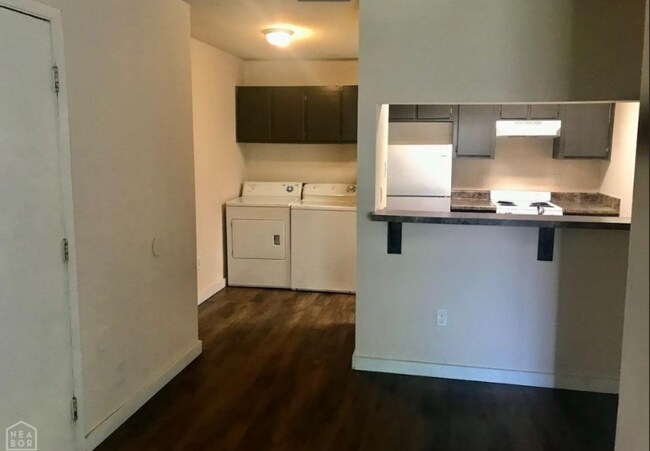 Foto del edificio - 922 W Oak Ave