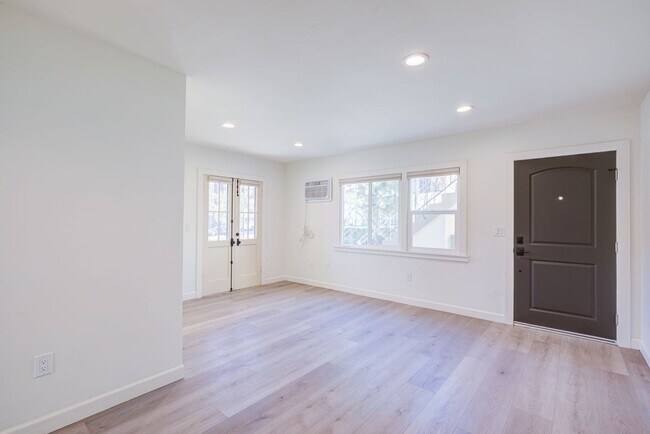 Building Photo - Riverside Residences