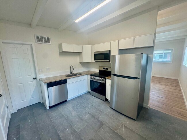 Foto del edificio - 2260 Ames St