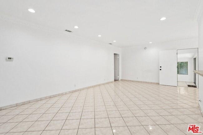 Building Photo - 5630 Radford Ave