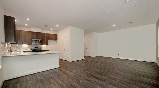 Building Photo - 27646 Mesabe Dr