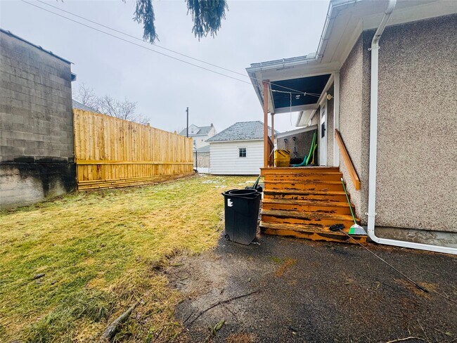 Foto del edificio - 121 N McKinley Ave