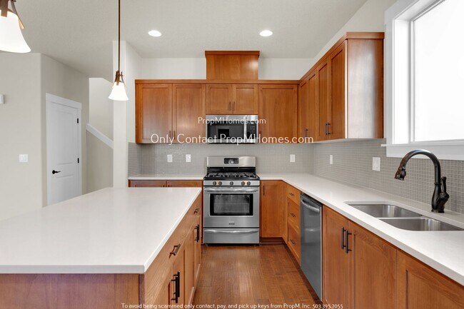 Building Photo - Charming River Terrace Home with Luxurious...