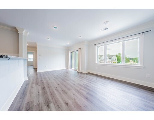 Primary Photo - 17H Hennery Way