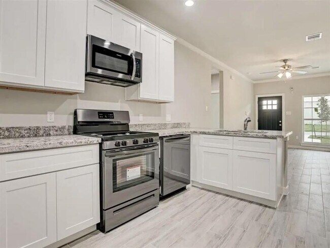 Foto del edificio - 4425 Clover St
