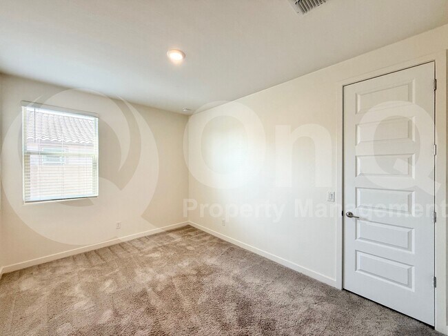 Foto del edificio - 2464 N Morrison Ave