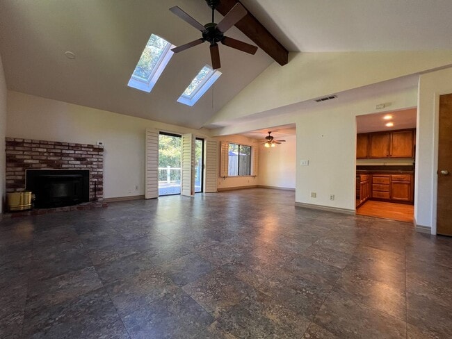 Building Photo - Quiet Home In Serene Green Belt In The Heart Of Citrus Heights