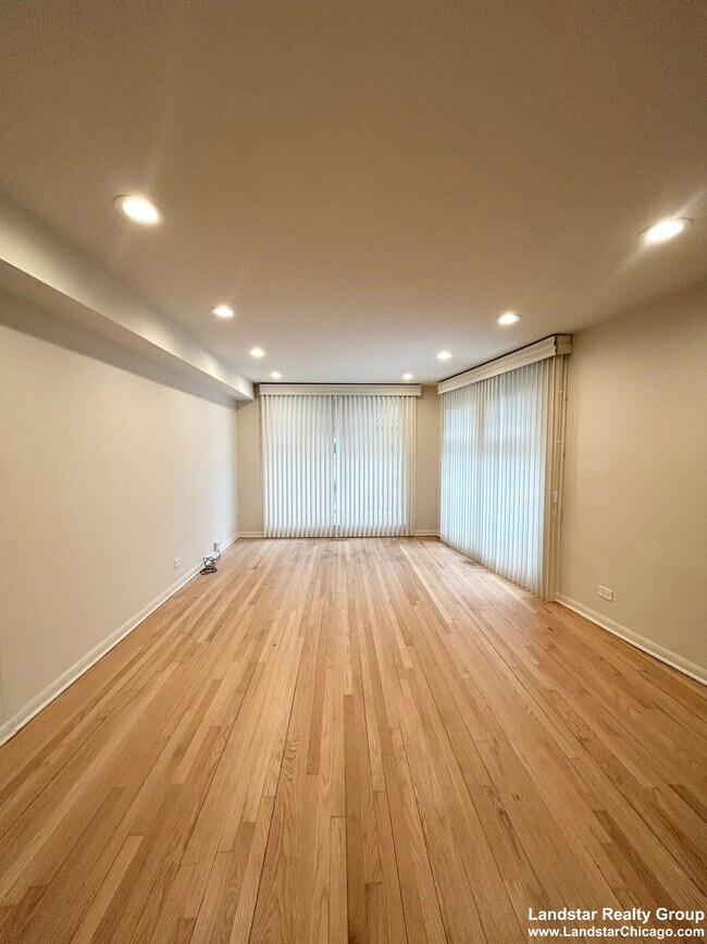 Foto del edificio - 1990 Sheridan Rd