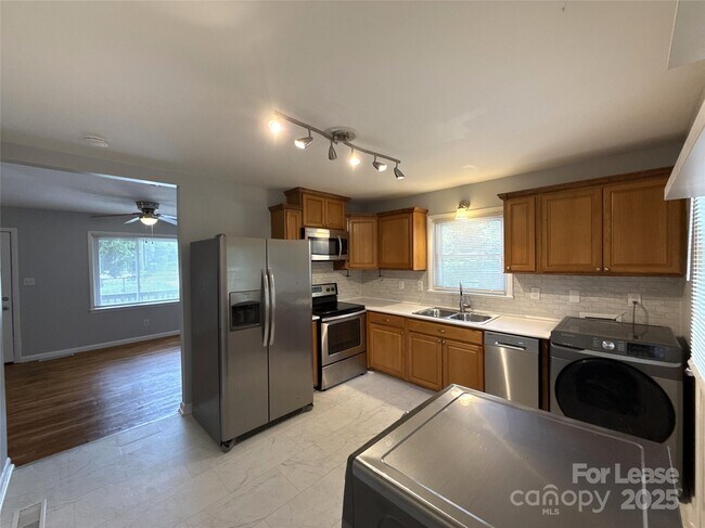 Foto del edificio - 9536 Trinity Rd