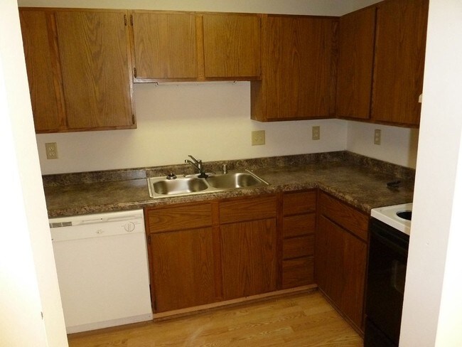 Building Photo - 2425 Chalet Gardens Ct
