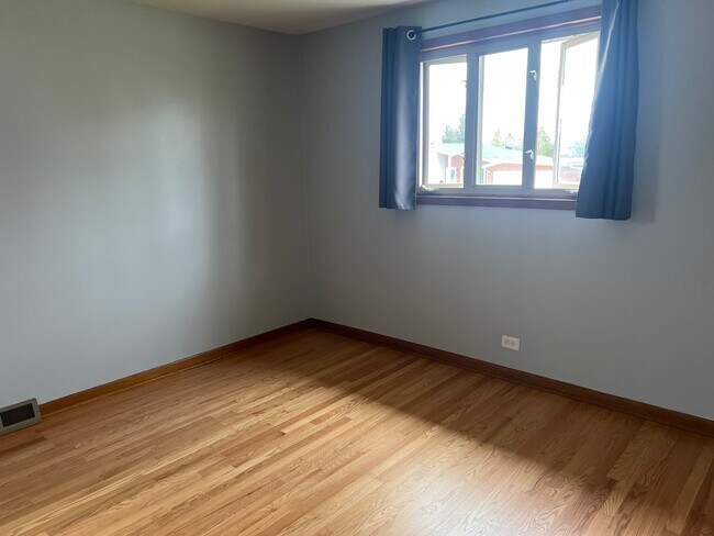 Dormitorio principal 1 - 701 N Craig Pl