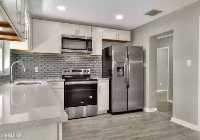 Building Photo - 4 br, 2.5 bath House - 910 Windsor Street ...