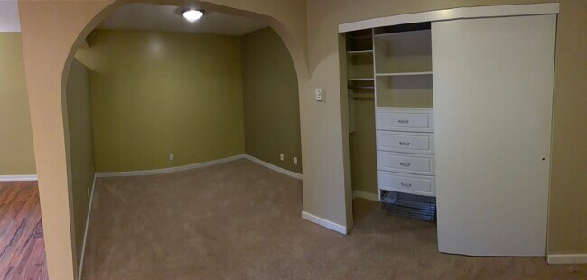 Open bed and California closet - 330 W Olympic Pl