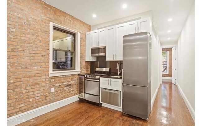 Foto del edificio - 264 W 25th St