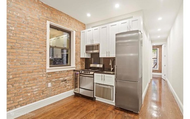 Building Photo - 264 W 25th St