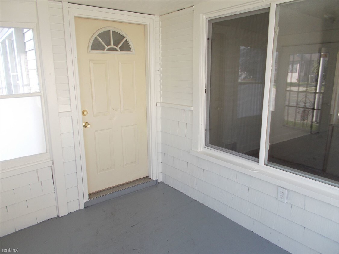 2 br, 1 bath House 414 165th St 1002 sq House Rental in