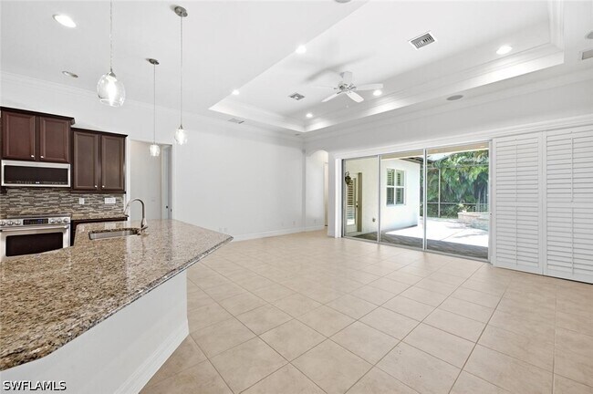 Building Photo - 6853 Il Regalo Cir