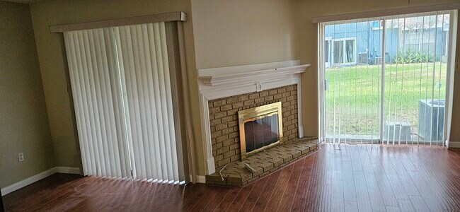 Foto del edificio - 4628 Oak Arbor Cir