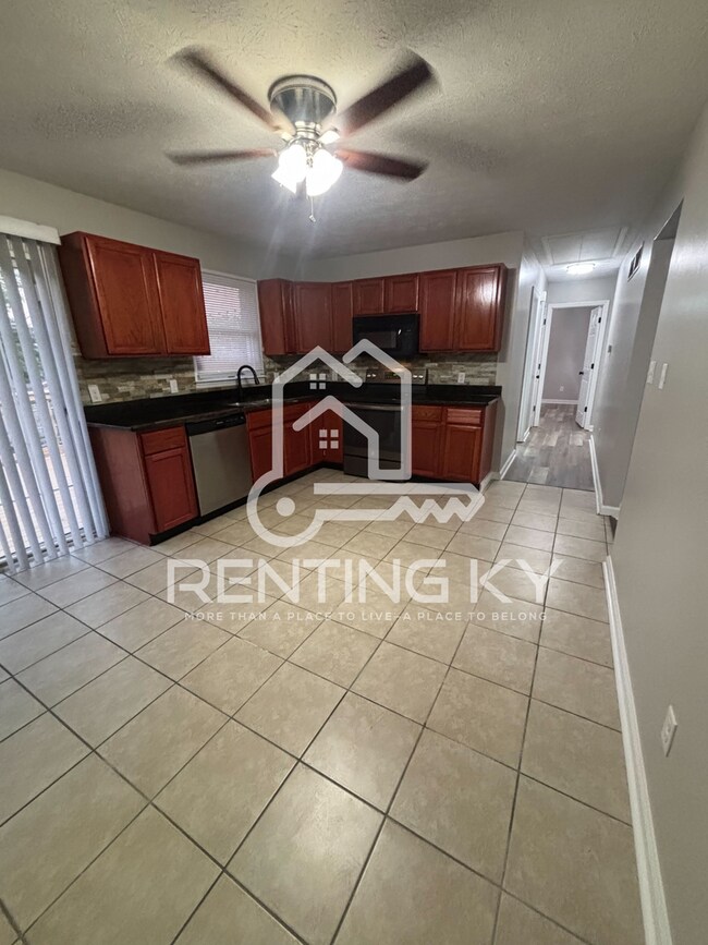 Foto del edificio - Newly Renovated 3-Bed, 1-Bath House with L...