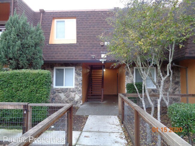 Building Photo - 7101 Avenida Cala