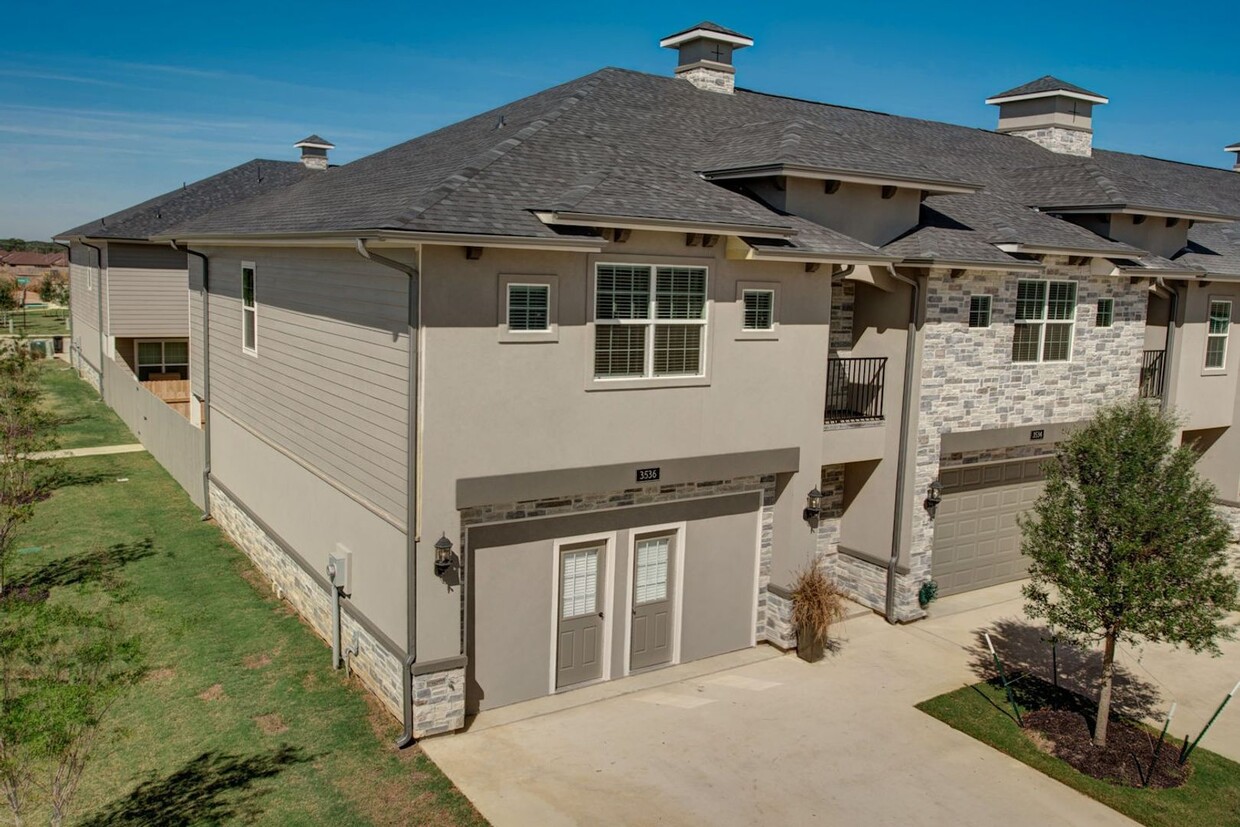 Primary Photo - New Modern Townhomes in BCS WITH YARD!