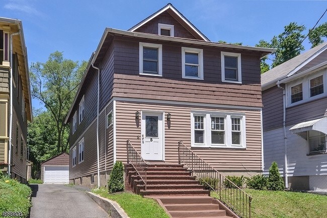 Building Photo - 5 Hilltop Pl