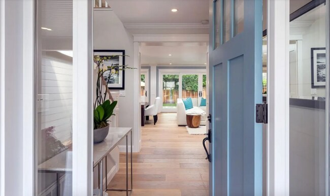 Foto del edificio - Stunning Designer Home in South Los Altos on a Premier Cul-de-sac.