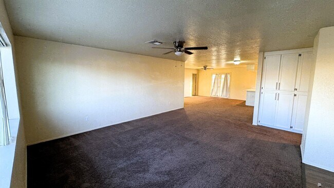 Foto del edificio - 8573 E 25th St