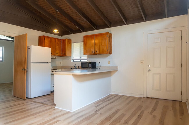 Building Photo - 1327 Linda Ann Dr