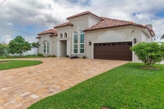 Building Photo - 25 Leeward Island