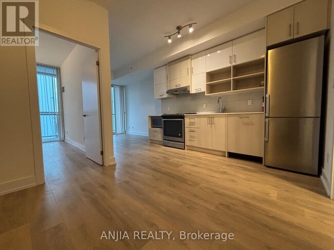 Photo du bâtiment - 150 Fairview Mall Dr