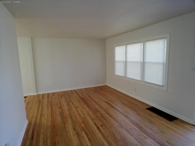 Foto del edificio - 711 W 90th Terrace