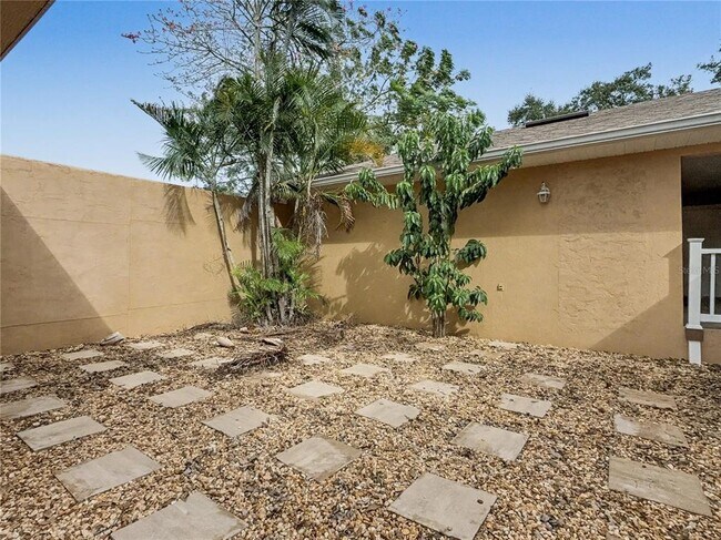 Building Photo - 125 Lake Roy Dr